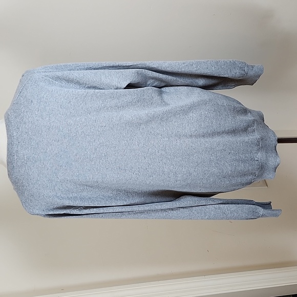 L.L. Bean Men's Light Gray V Neck, Long Sleeve, Lightweight, Pull Over Sweater - Picture 4 of 7